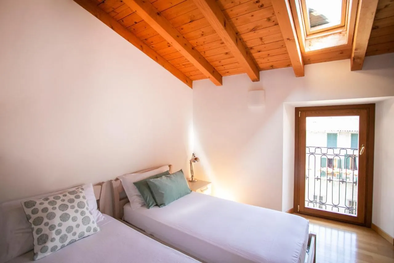 Iseolakerental - Casa Del Pescatore Riva di Solto 0*,  Italien