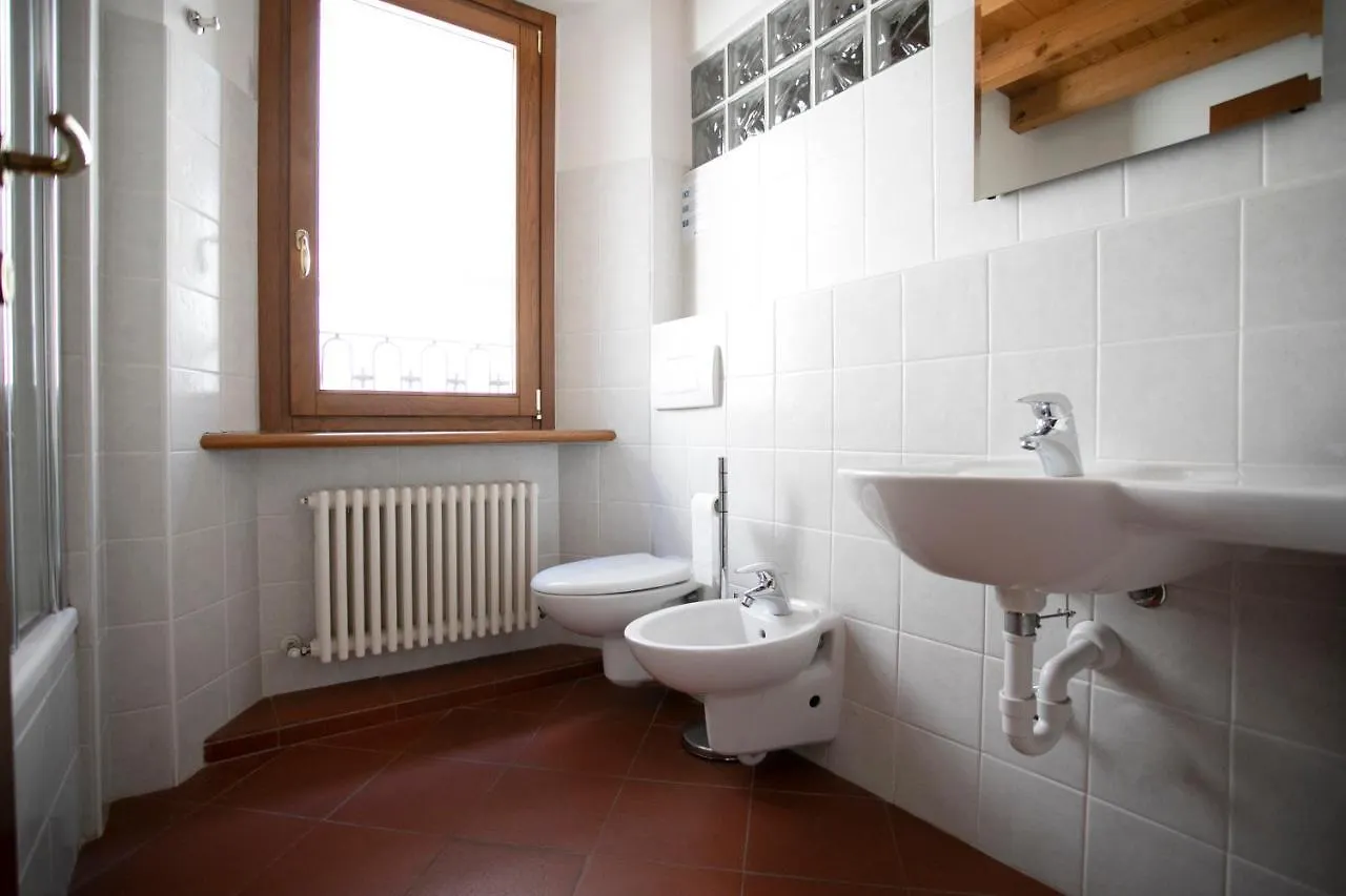 Iseolakerental - Casa Del Pescatore Riva di Solto 0*,