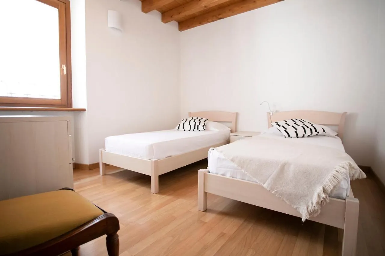 Iseolakerental - Casa Del Pescatore Riva di Solto 0*,  İtalya